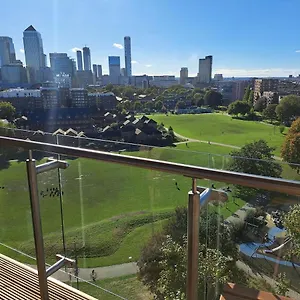 Cozy Double With Large En Near Canary Wharf With Amazing Views In A Shared London